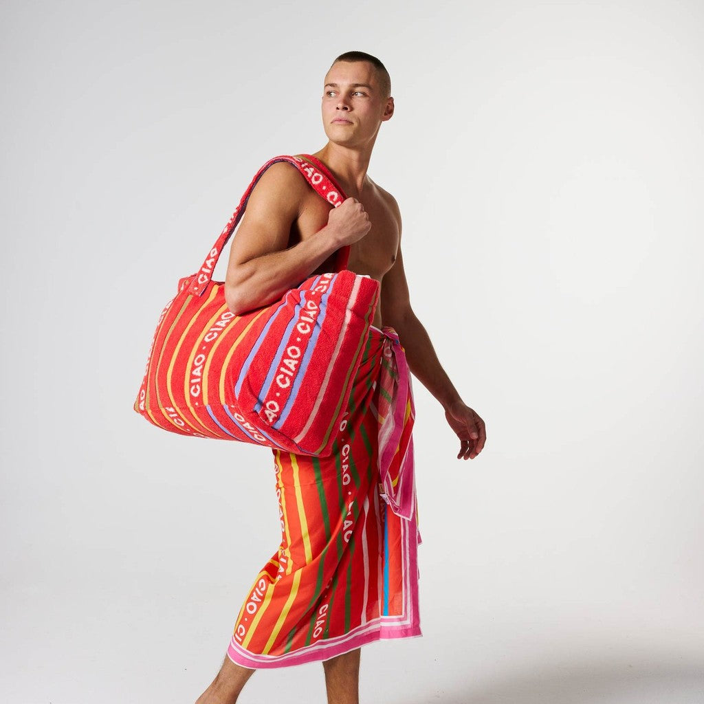 Man carrying the Ciao Stripe oversized beach bag
