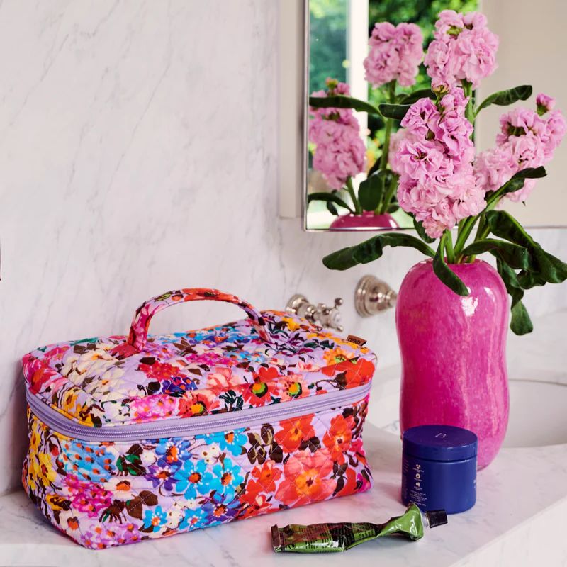 Shop the Kip & Co Floral Lilac Quilted Toiletry Case at Cove. This stylish and eco-friendly toiletry case features a beautiful floral design in lilac hues, perfect for organizing your essentials in a chic and sustainable way.