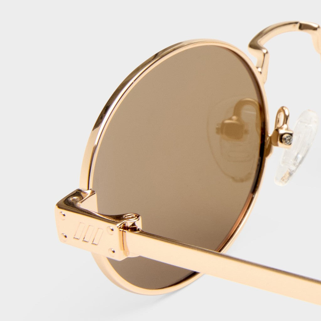 Close up of the Le Specs Poseidon Deux Polarised Gold temple detail