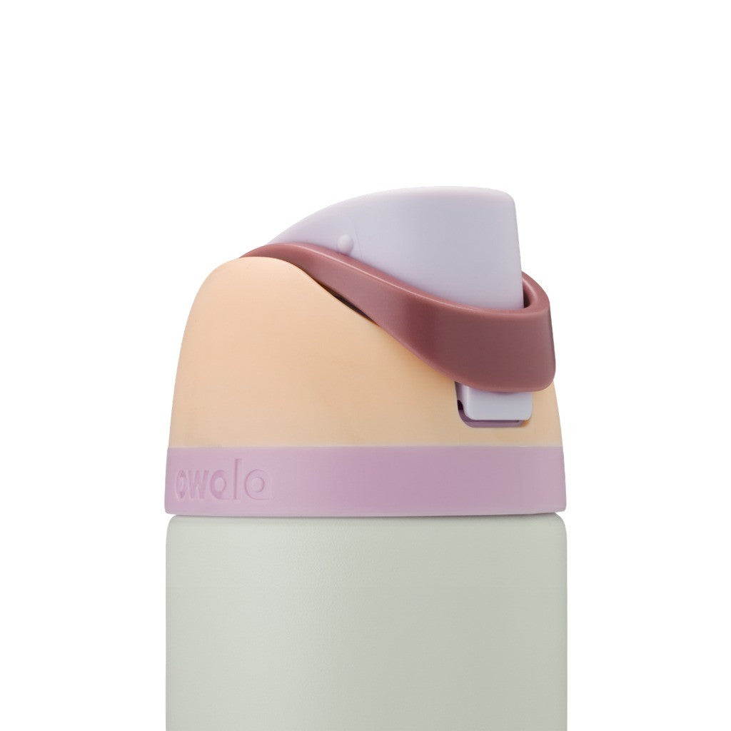 Owala FreeSip Water Bottle 710ml Coastal Mist lid closed, close-up