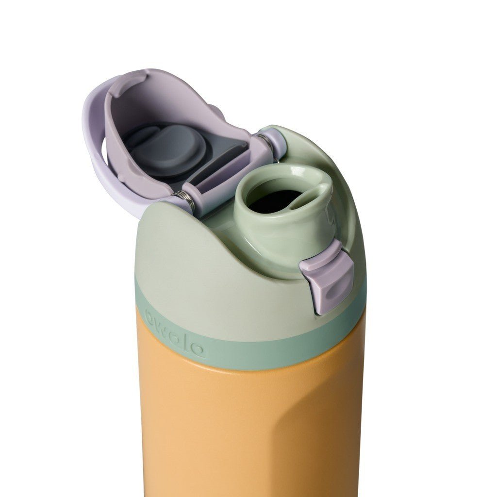 Owala FreeSip Water Bottle 710ml Beachfront - Cove. Beach Essentials