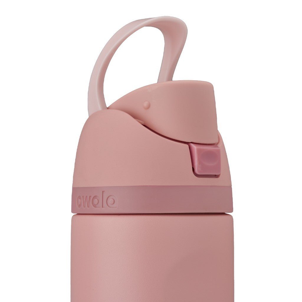 Owala FreeSip Water Bottle 710ml Rose Quartz - Cove. Beach Essentials