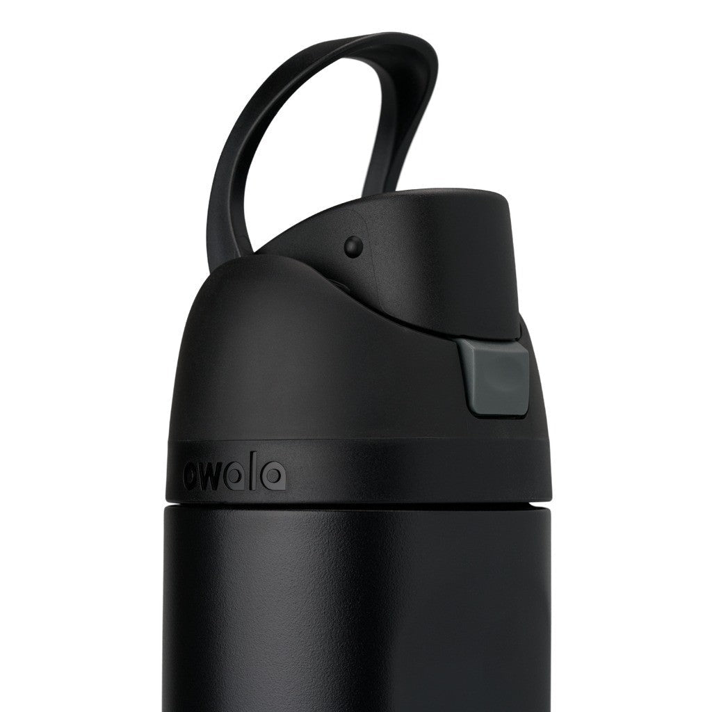 Owala FreeSip Water Bottle 710ml Very, Very Dark - Cove. Beach Essentials