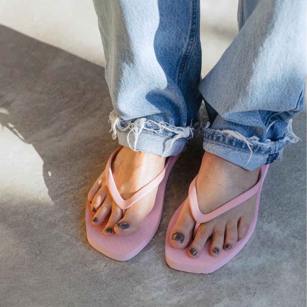 Sandos | Square Pink-a-Boo - Cove. Beach Essentials