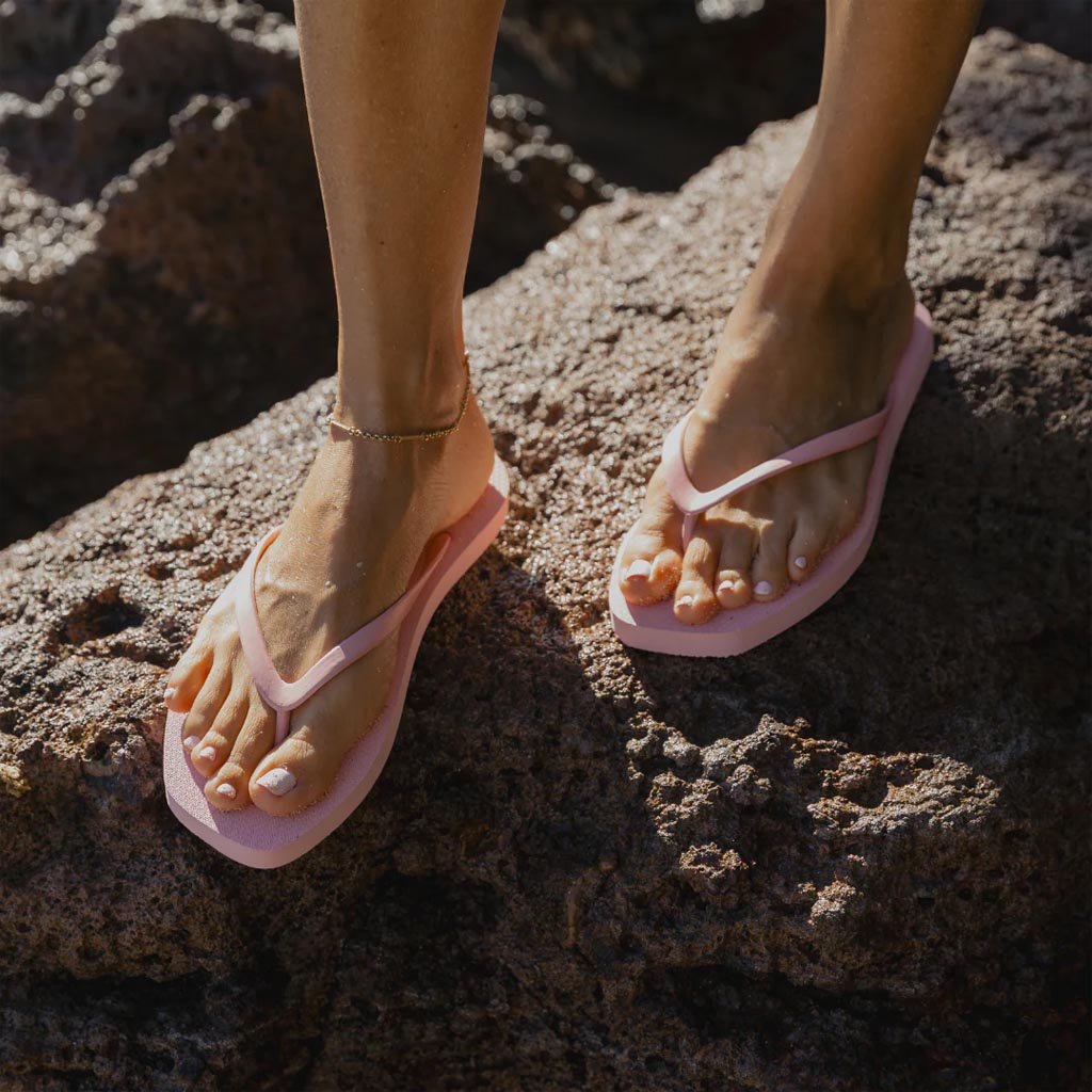 Sandos | Square Pink-a-Boo - Cove. Beach Essentials