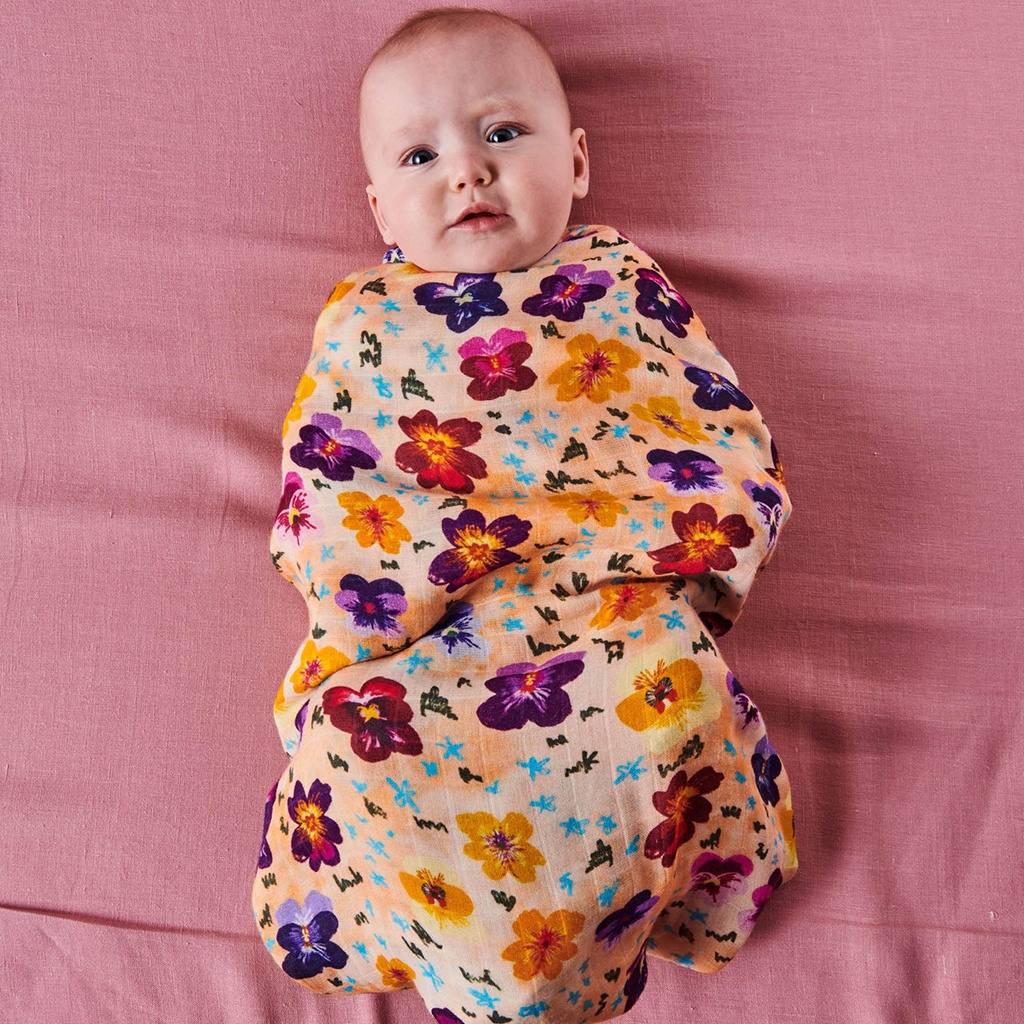 Wrap your baby in comfort with Kip & Co's Cove Pansy Bamboo Swaddle, measuring 120x120 cm. The swaddle features a beautiful pansy design, perfect for keeping your little one cozy and stylish.