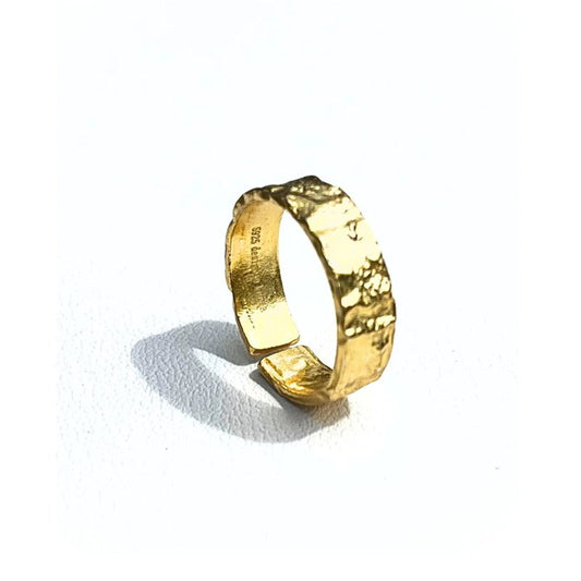 Lindi Kingi - Hammered Ring| Gold