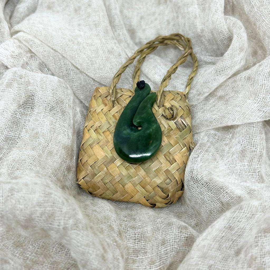 NZ Greenstone Carving 42mm Hook