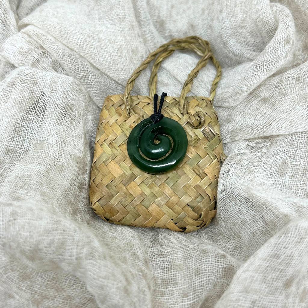 NZ Greenstone Closed Koru Pendant 28mm