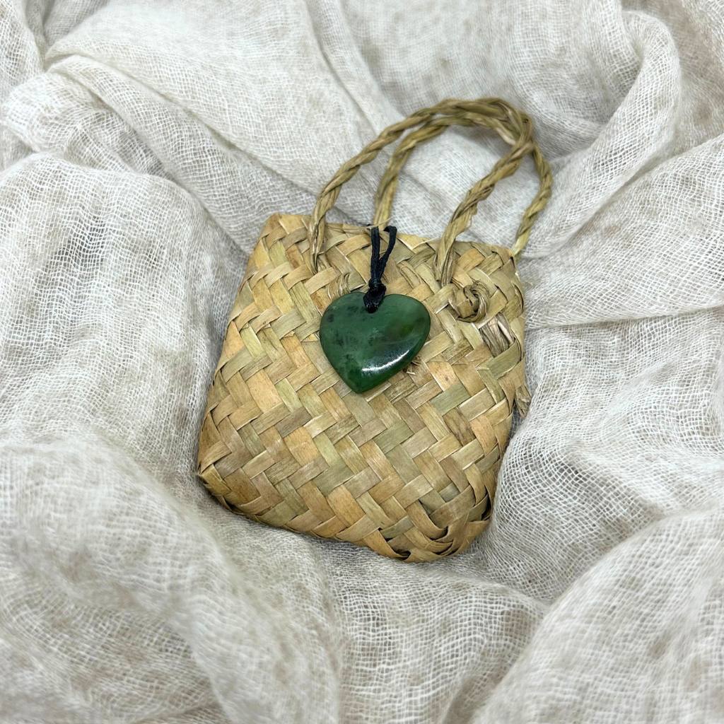NZ Greenstone Pendant Heart 24mm