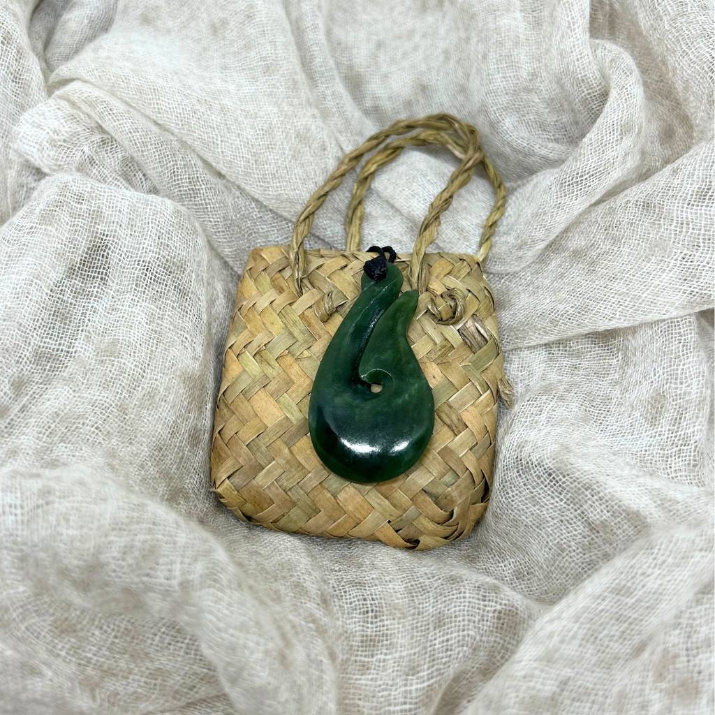 NZ Greenstone Pendant Hook 40mm