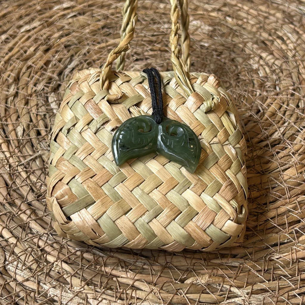 NZ Greenstone | Pendant Whale Tail 30mm