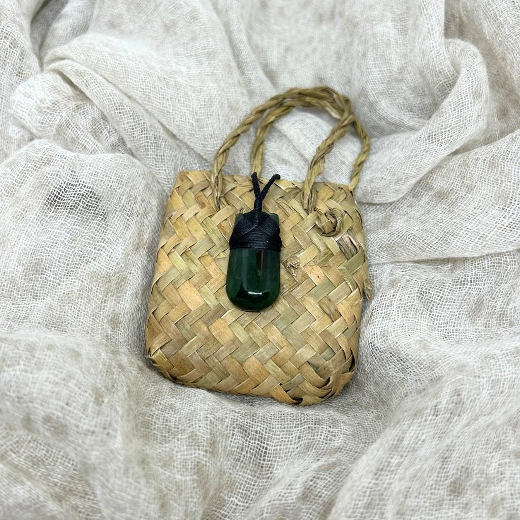NZ Greenstone Toki Round Pendant 30mm