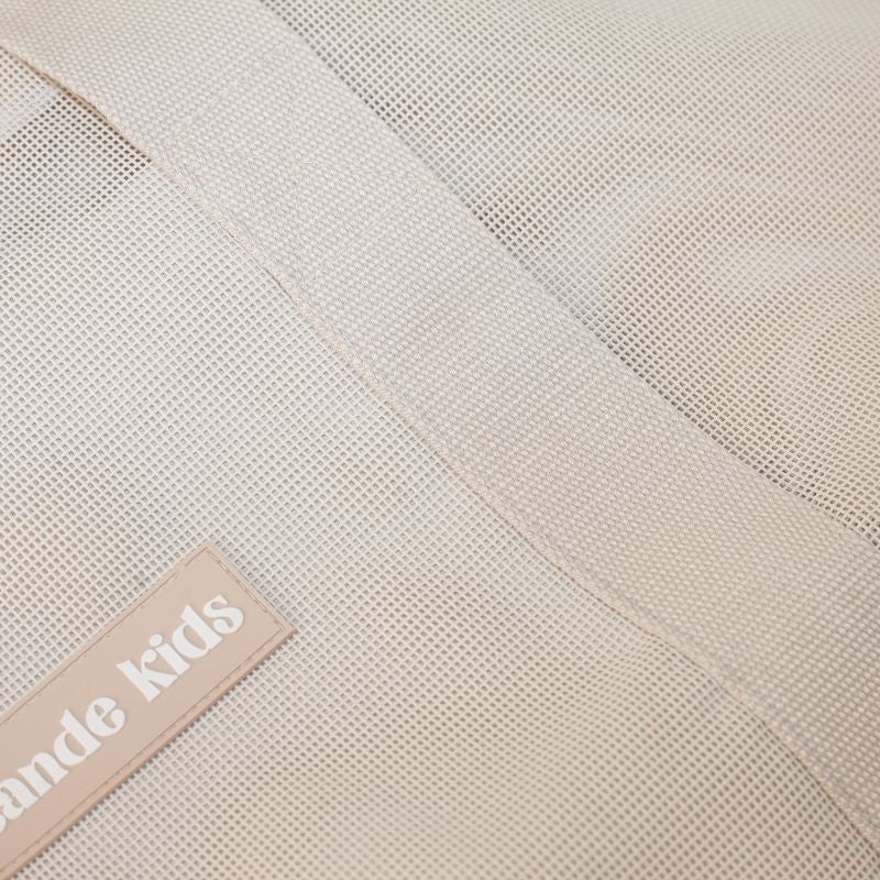 sande-kids-oversized-mesh-beach-bag-sand,7,Sand SANDE Beach Hauler Ð front view on beach