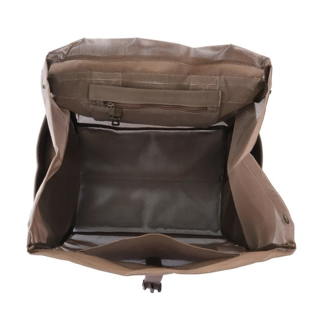 sande-kids-beach-hauler-mesh-backpack-espresso,7,Espresso SANDE Beach Hauler backpack Ð front view on beach