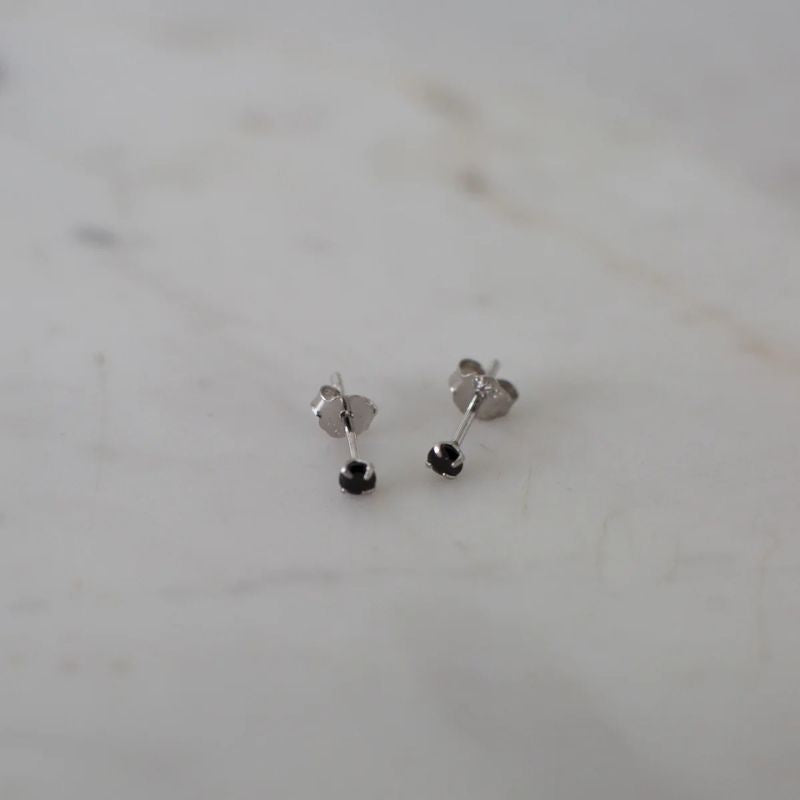 SOPHIE | Mini Rock Studs Black - Silver