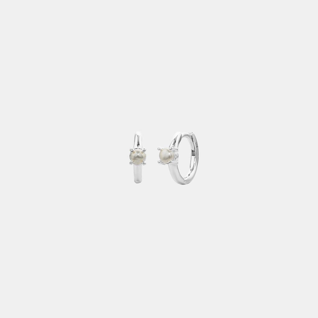 SOPHIE | Solo Pearl Huggies Silver