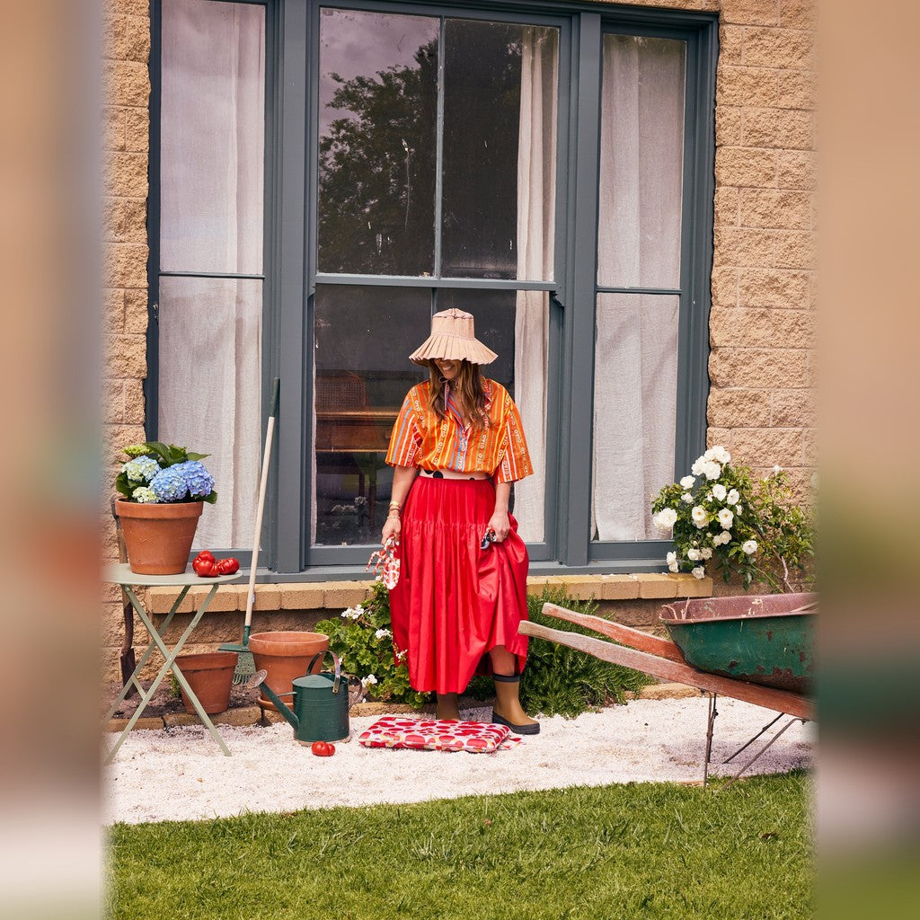 Woman in the garden with the Kip & Co Pomodori Garden Tools and Gloves Set