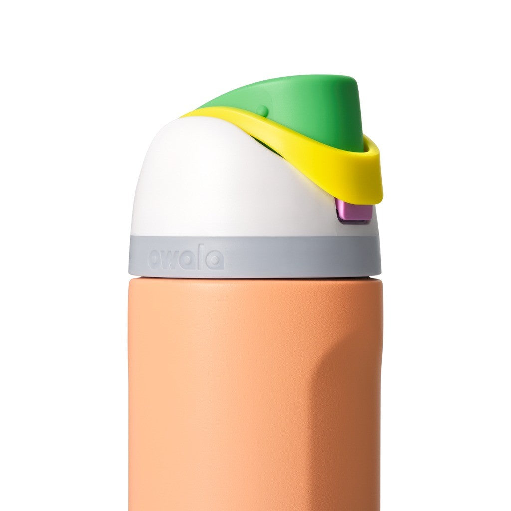 Owala FreeSip Water Bottle 710ml Peachy Keen lid closed, close-up