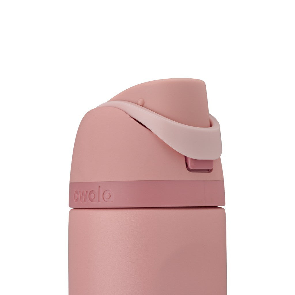 Owala FreeSip Water Bottle 710ml Rose Quartz lid closed, close-up