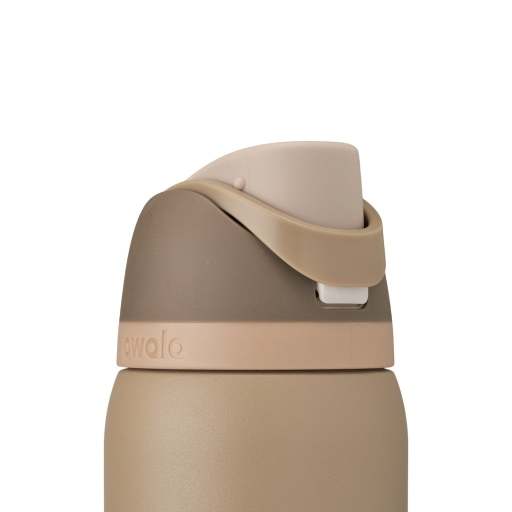 Owala FreeSip Water Bottle 945ml Down To Earth lid closed, close-up