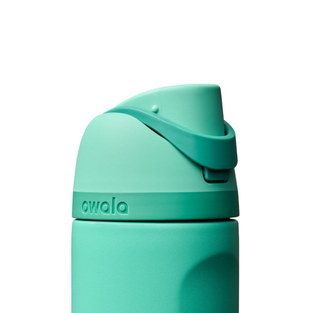 Owala FreeSip Water Bottle 710ml 90s Kid - Cove. Beach Essentials