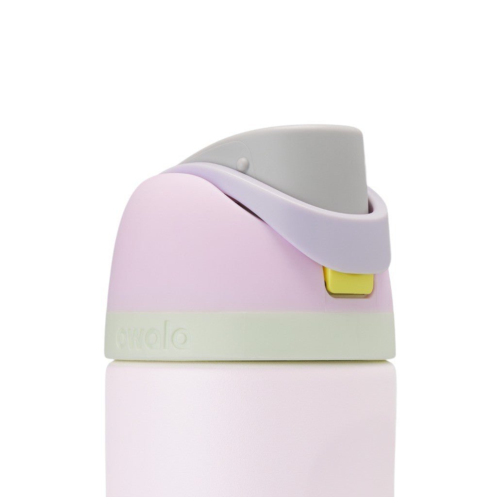 Owala FreeSip Water Bottle 710ml Candy Coated - Cove. Beach Essentials