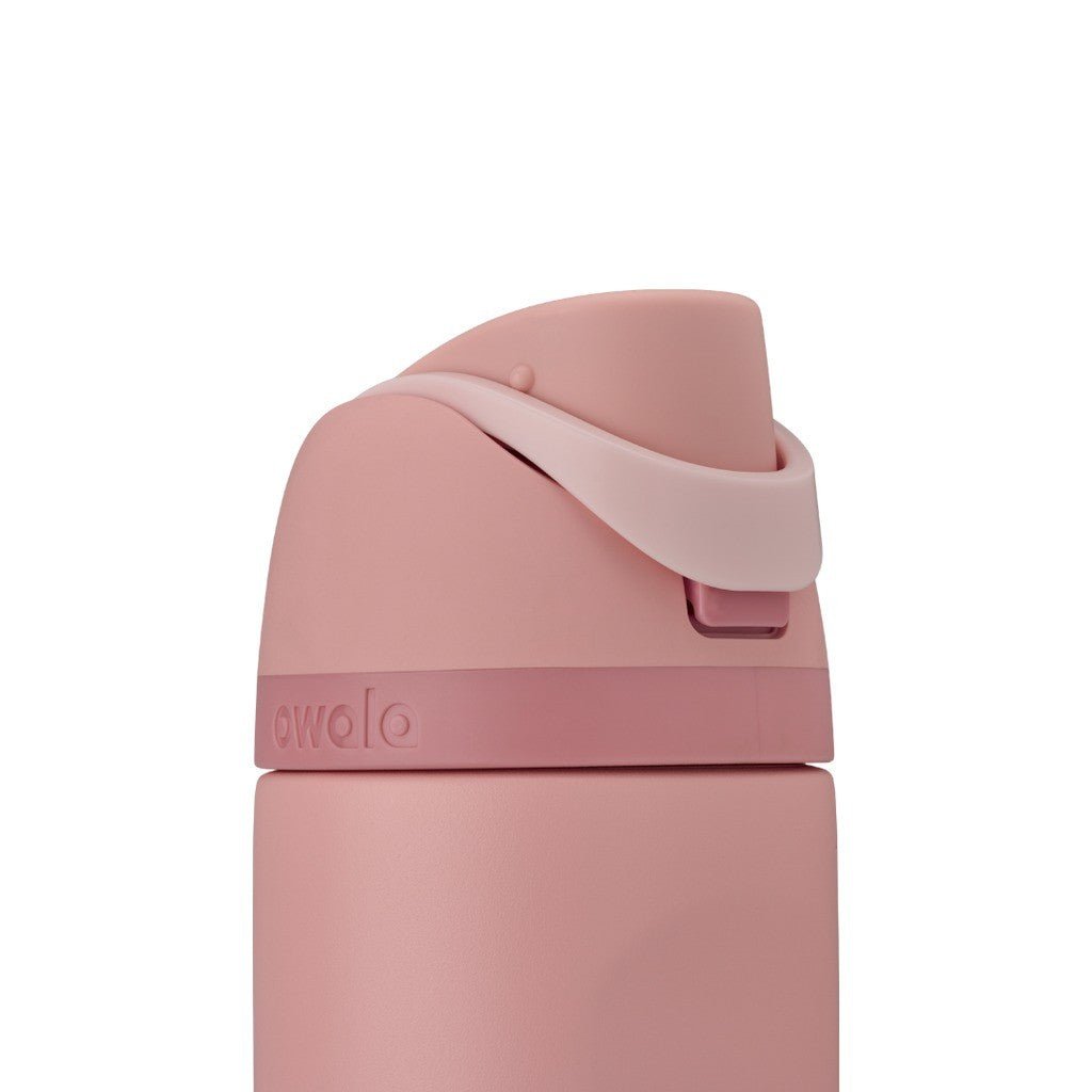 Owala FreeSip Water Bottle 710ml Rose Quartz - Cove. Beach Essentials