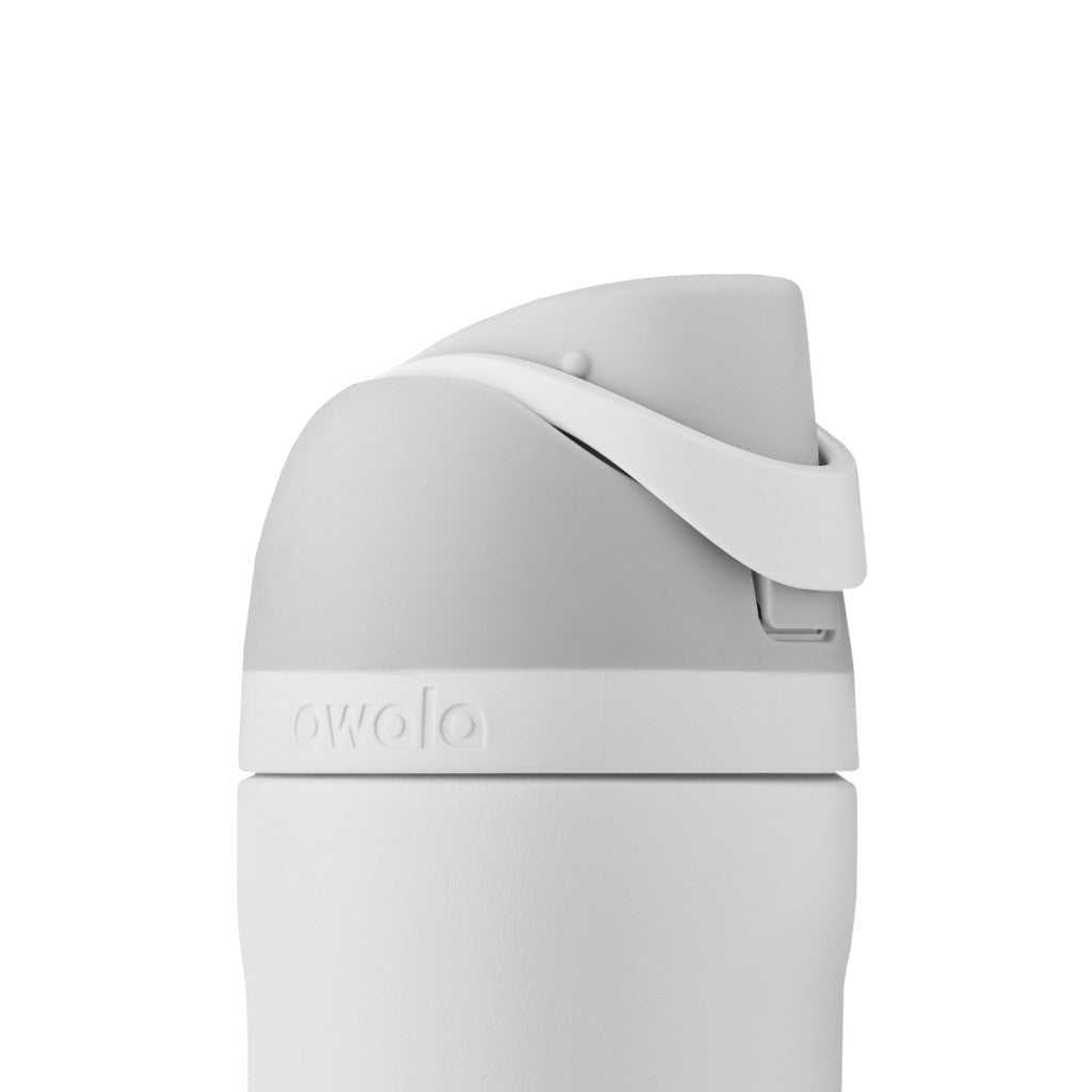 Owala FreeSip Water Bottle 710ml Shy Marshmallow - Cove. Beach Essentials