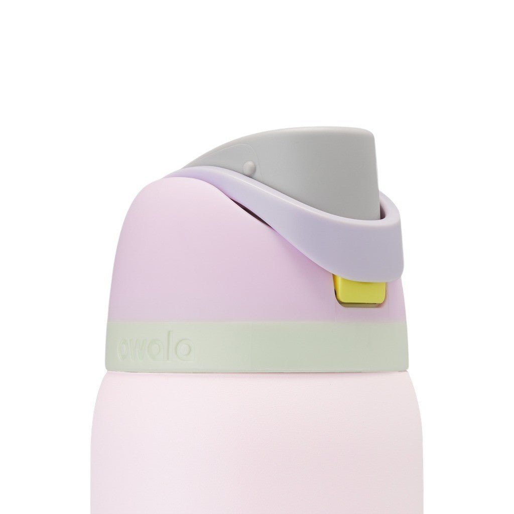 Owala FreeSip Water Bottle 945ml Candy Coated - Cove. Beach Essentials