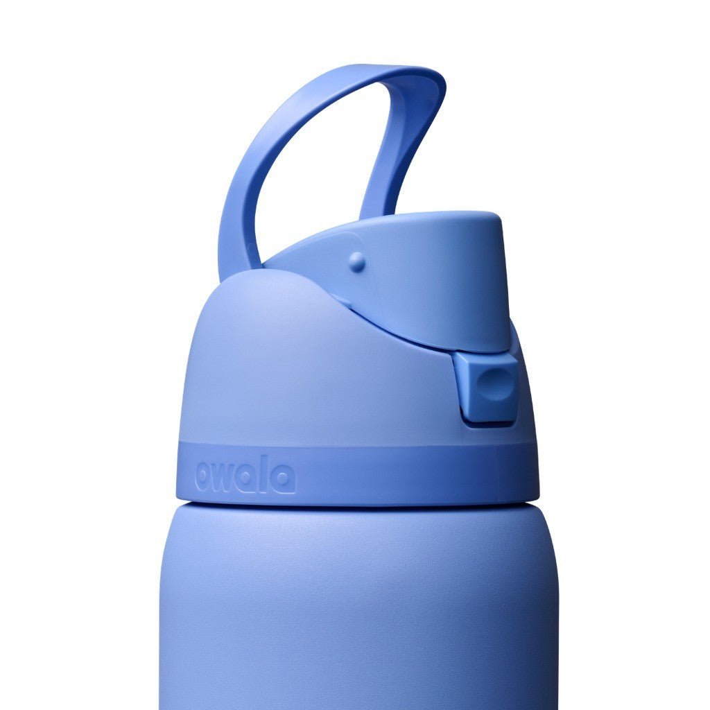 Owala FreeSip Water Bottle 945ml Out Of The Blue - Cove. Beach Essentials