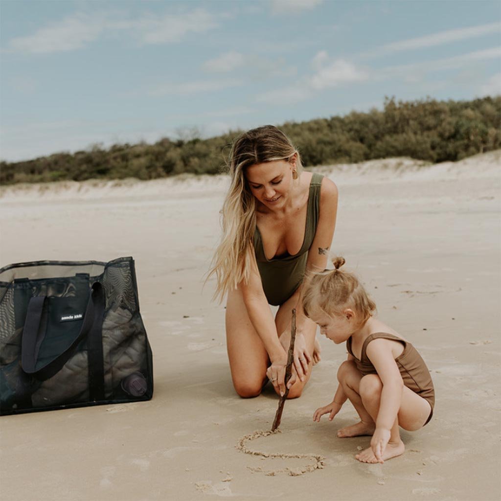 SANDE | Beach Hauler Mesh Beach Bag - Deep Sea - Cove. Beach Essentials