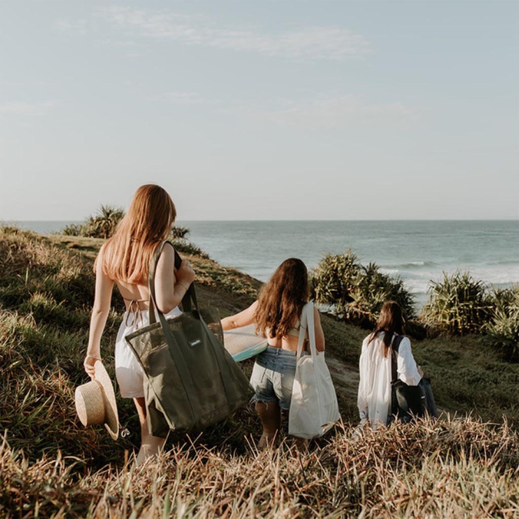 SANDE | Beach Hauler- Mini Mesh Beach Bag – Pandanus - Cove. Beach Essentials