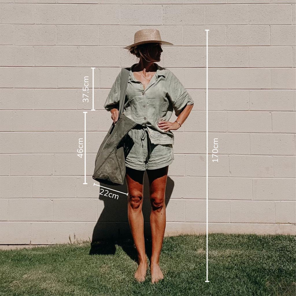 SANDE | Beach Hauler- Mini Mesh Beach Bag – Pandanus - Cove. Beach Essentials