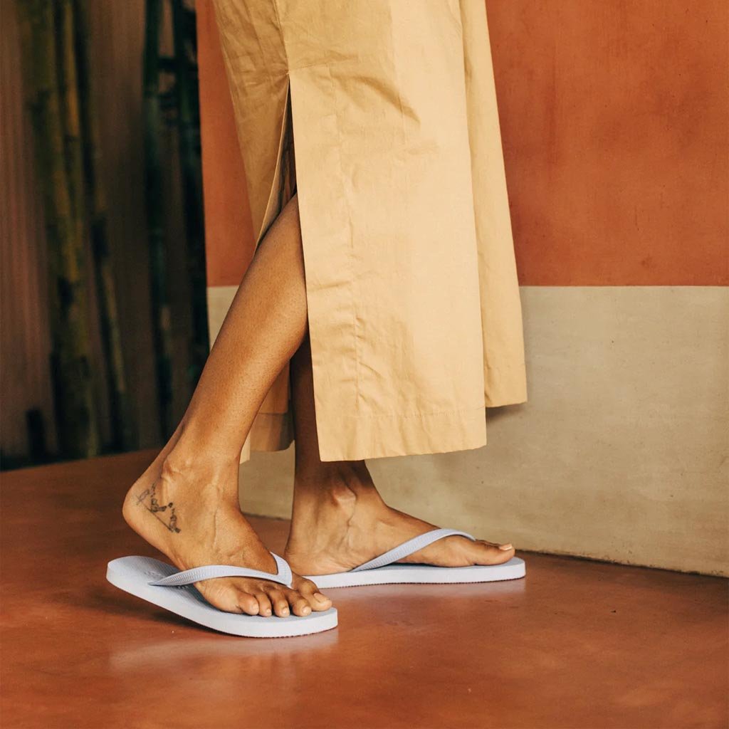 Sandos | Original Cornflower - Cove. Beach Essentials