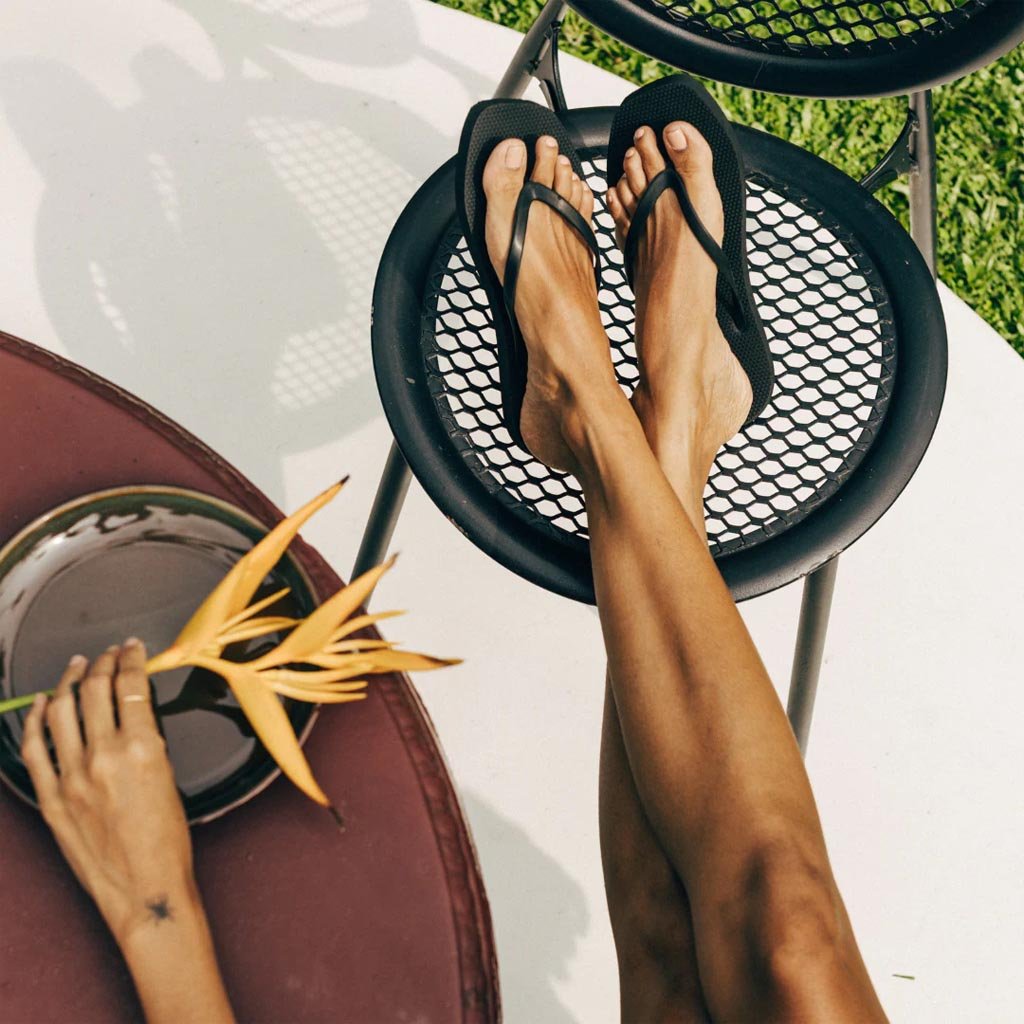 Sandos | Square Black - Cove. Beach Essentials