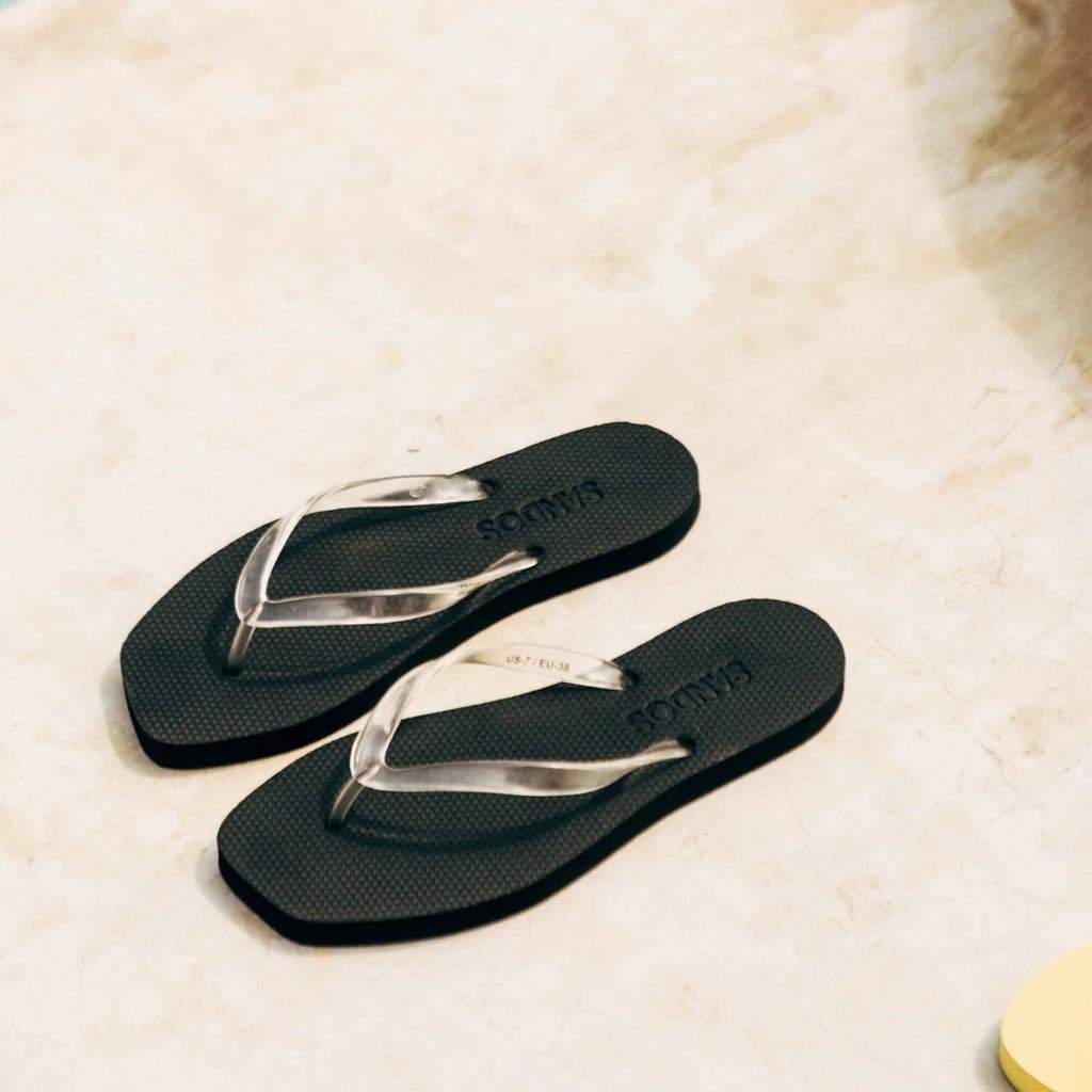 Sandos | Square Black Jelly - Cove. Beach Essentials