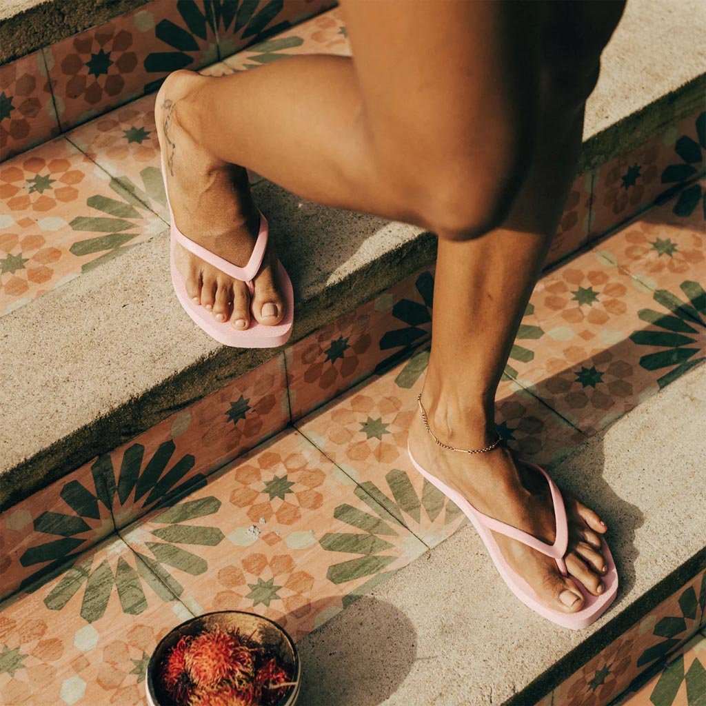 Sandos | Square Pink-a-Boo - Cove. Beach Essentials