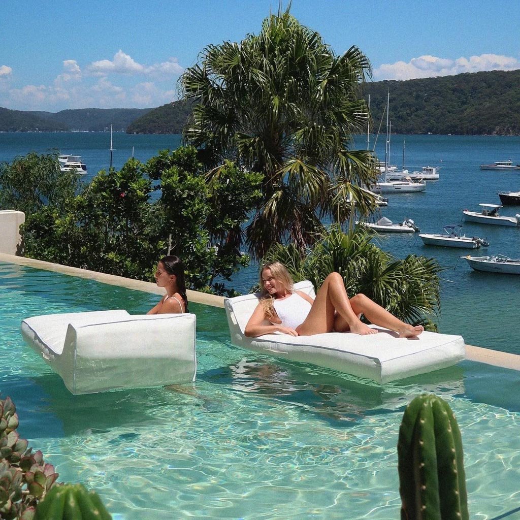 SunnyLife | Luxe Lie-On Lounger Casa Blanca - Cove. Beach Essentials