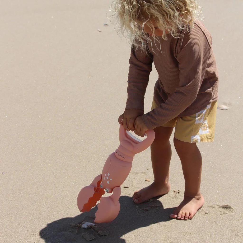 SunnyLife | Sand Claws Lobster Coral - Cove. Beach Essentials